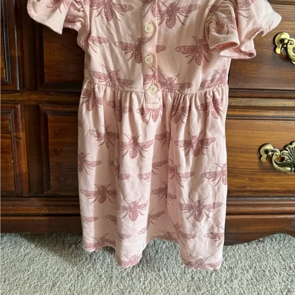 Adorable pink w/ bee pattern organic cotton dress - Picture 2 of 3